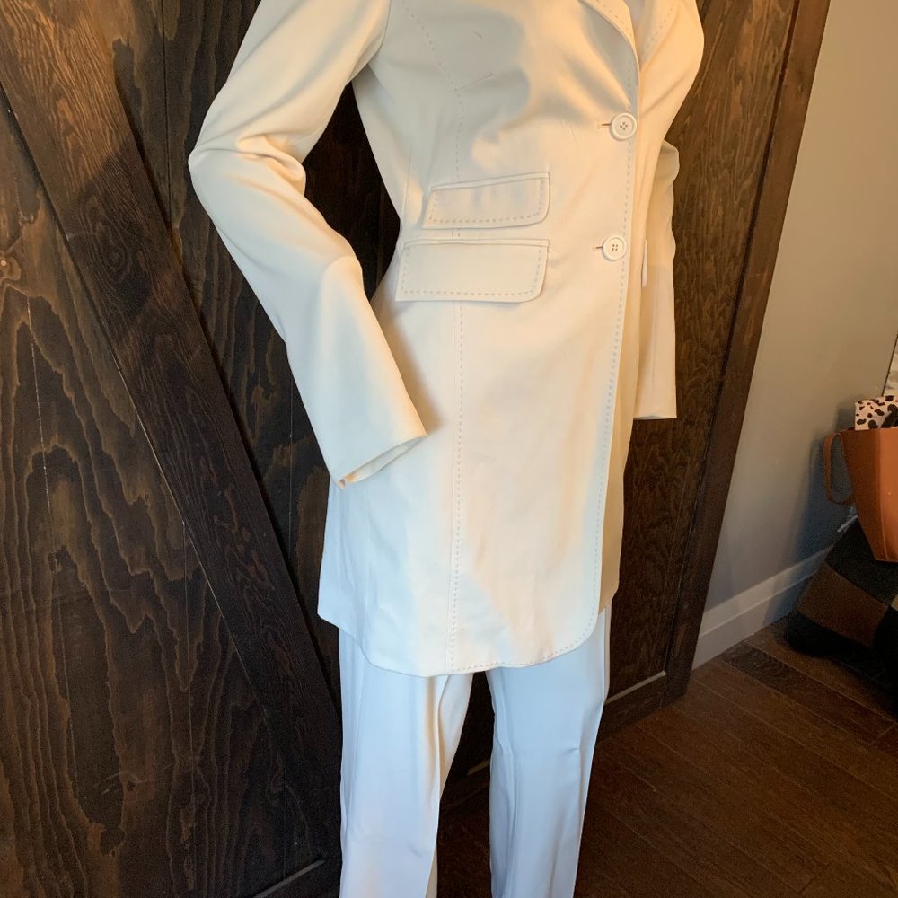 Simply Manakin size 2 ivory /bone pantsuit